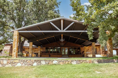 4075 W US Highway 190
