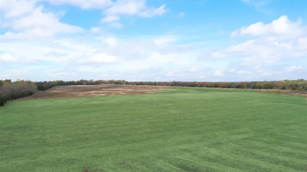 18 County Rd 4809 Ladonia, TX 75449