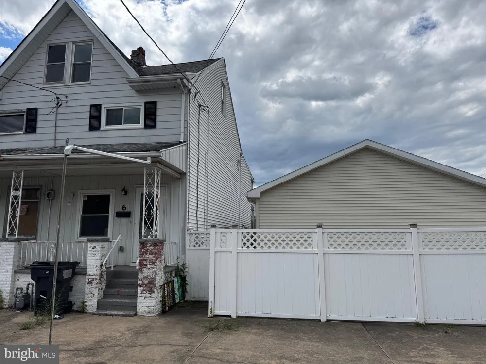 6 S SPRUCE STREET Mount Carmel, PA 17851