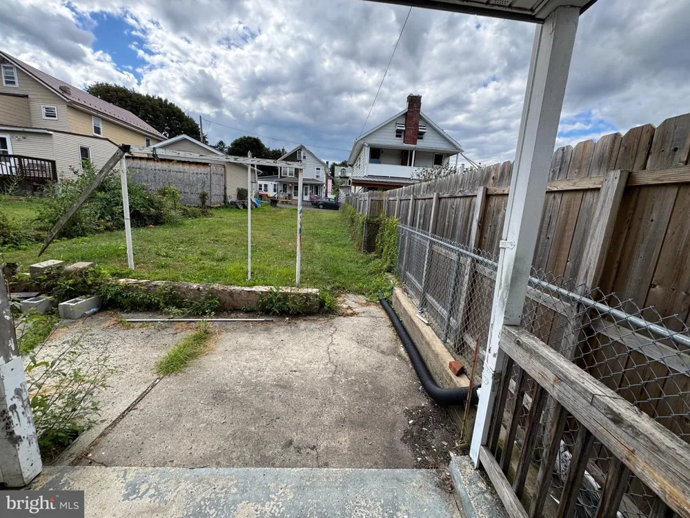 6 S SPRUCE STREET Mount Carmel, PA 17851