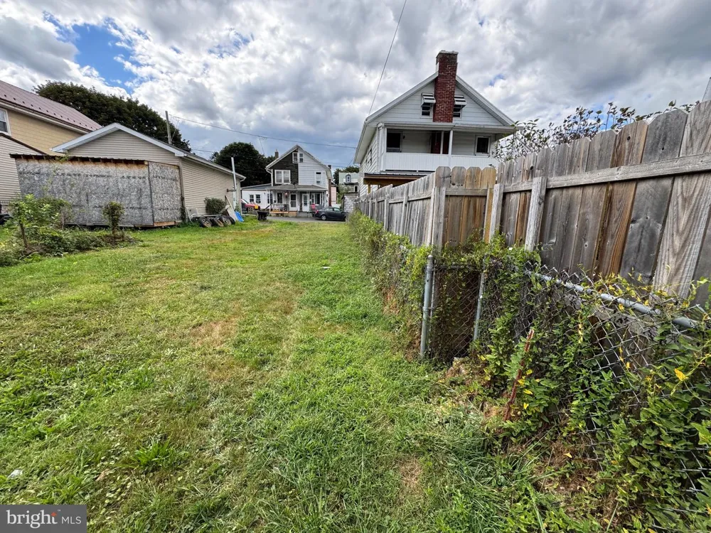 6 S SPRUCE STREET Mount Carmel, PA 17851