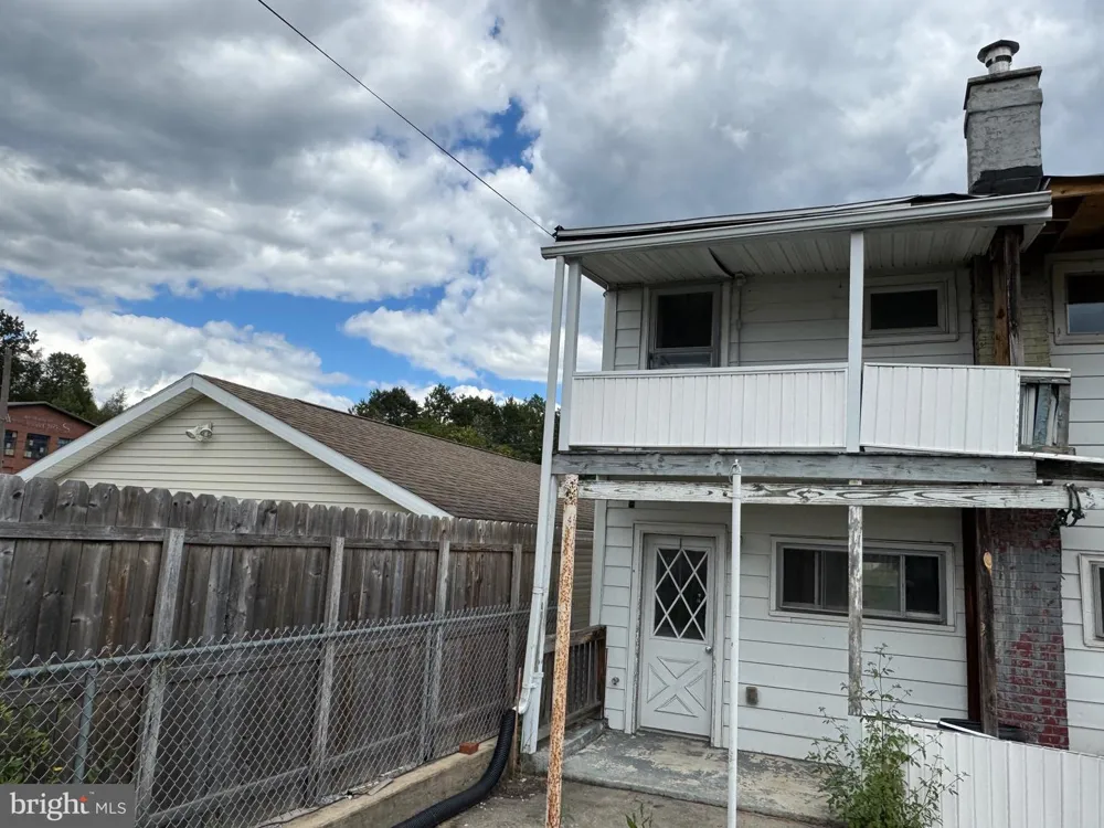 6 S SPRUCE STREET Mount Carmel, PA 17851