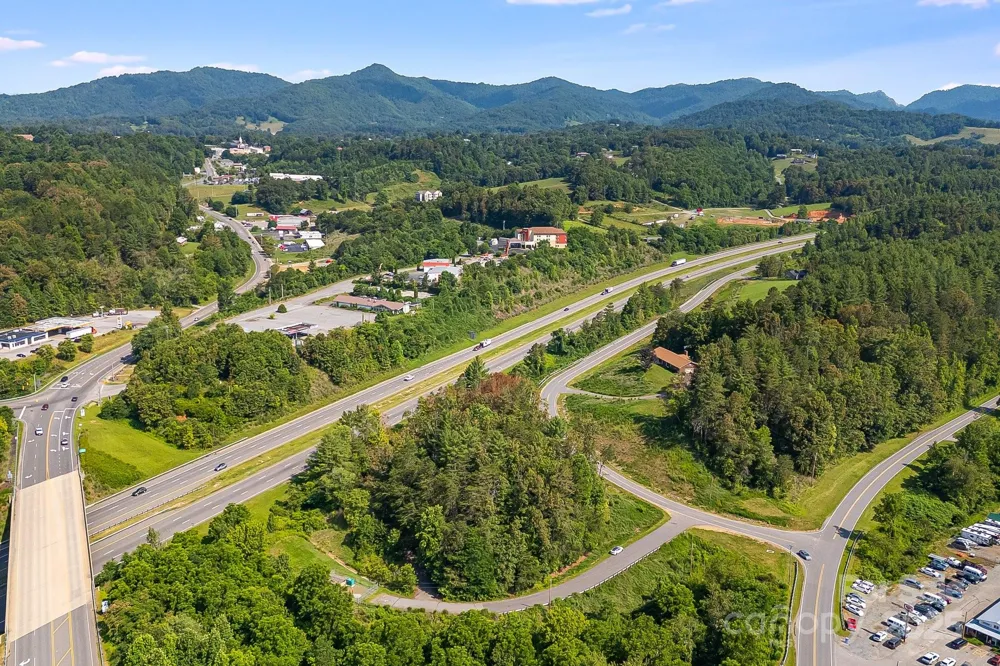 1672 Crossroads Parkway Mars Hill, NC 28754