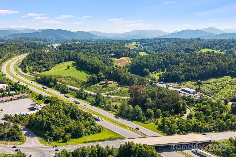 1672 Crossroads Parkway Mars Hill, NC 28754