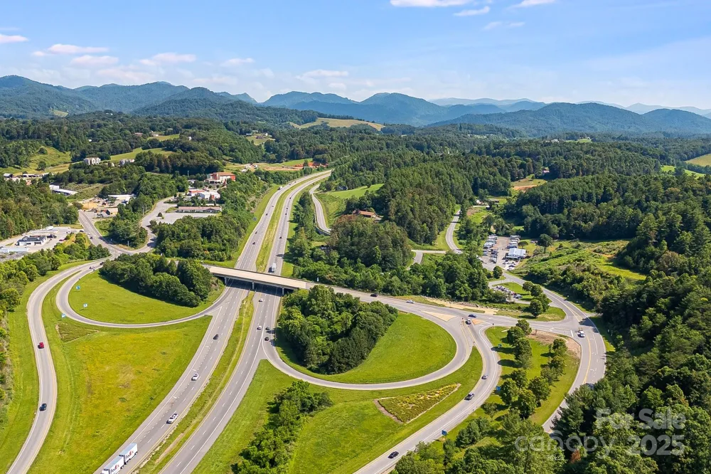 1672 Crossroads Parkway Mars Hill, NC 28754