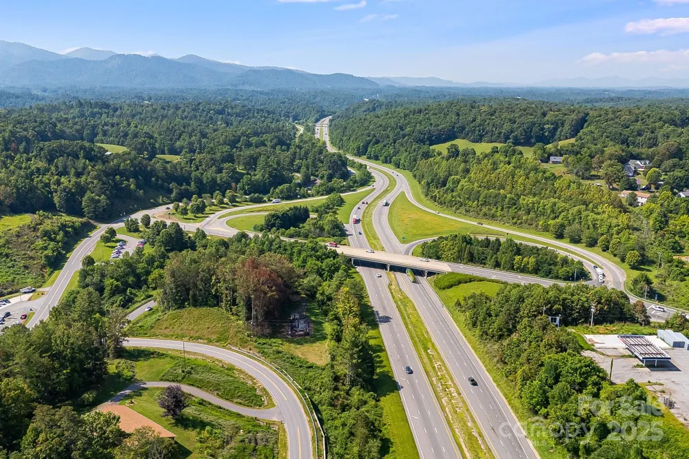 1672 Crossroads Parkway Mars Hill, NC 28754