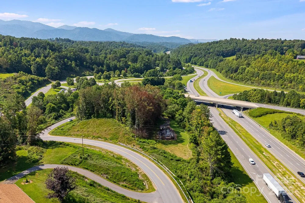 1672 Crossroads Parkway Mars Hill, NC 28754