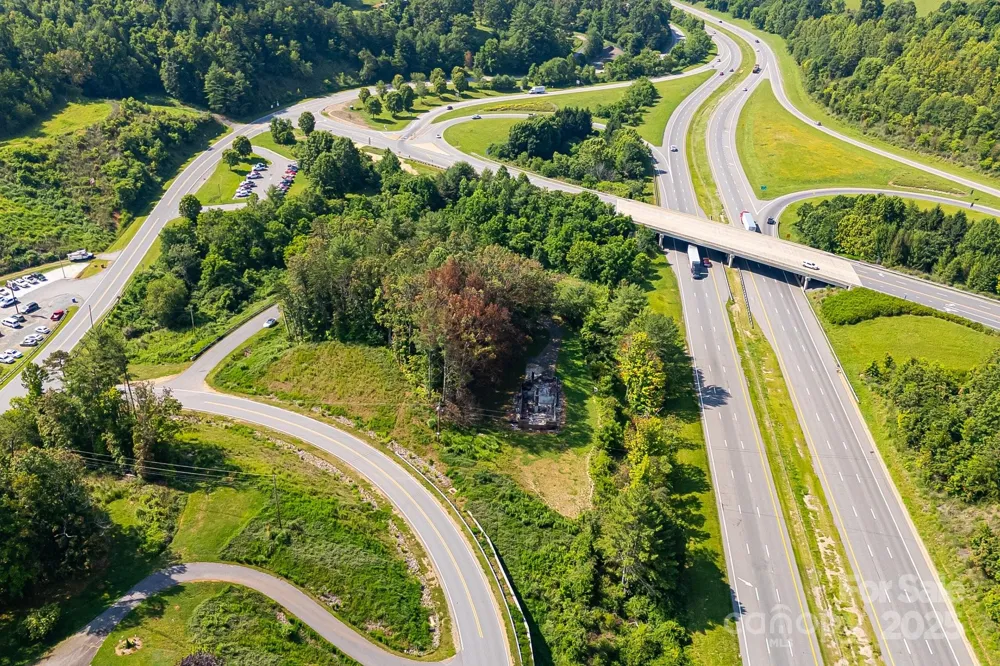 1672 Crossroads Parkway Mars Hill, NC 28754