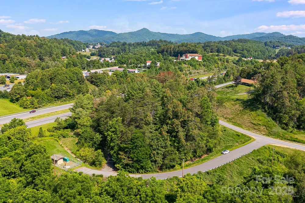 1672 Crossroads Parkway Mars Hill, NC 28754