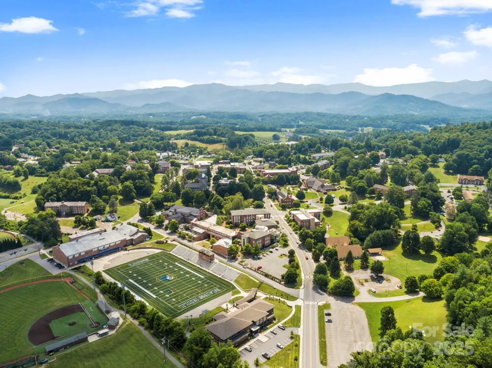 1672 Crossroads Parkway Mars Hill, NC 28754