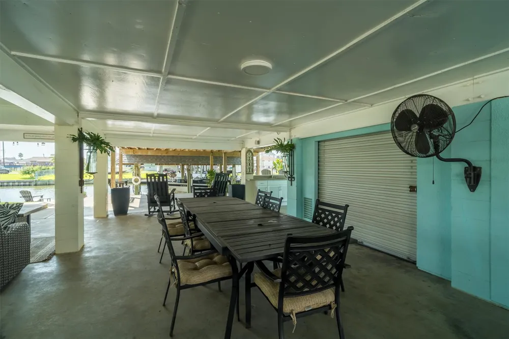 276 Barracuda Street Bayou Vista, TX 77563