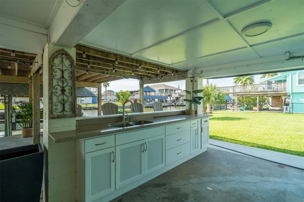 276 Barracuda Street Bayou Vista, TX 77563