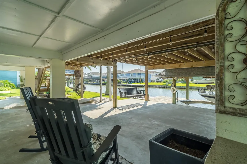 276 Barracuda Street Bayou Vista, TX 77563