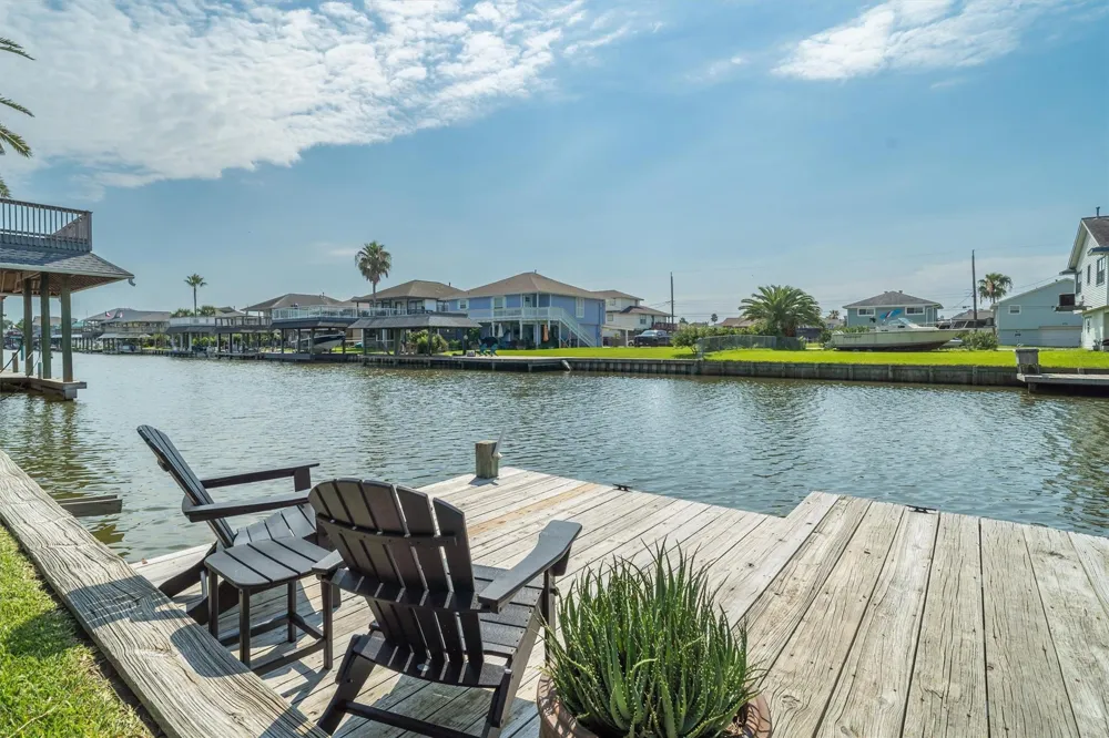 276 Barracuda Street Bayou Vista, TX 77563