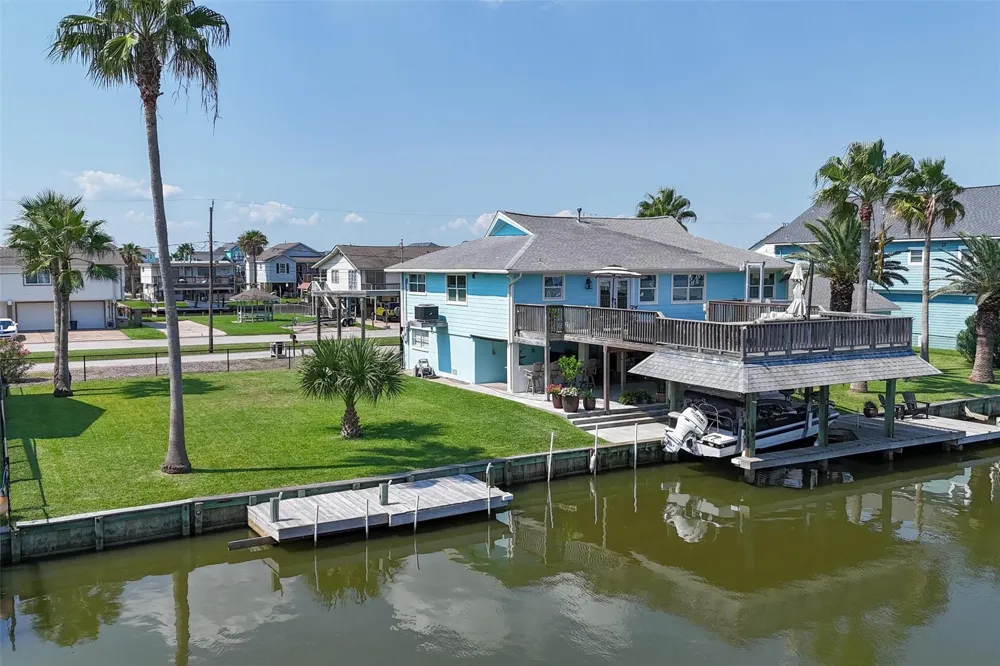 276 Barracuda Street Bayou Vista, TX 77563