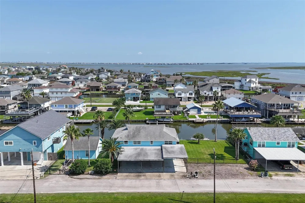 276 Barracuda Street Bayou Vista, TX 77563