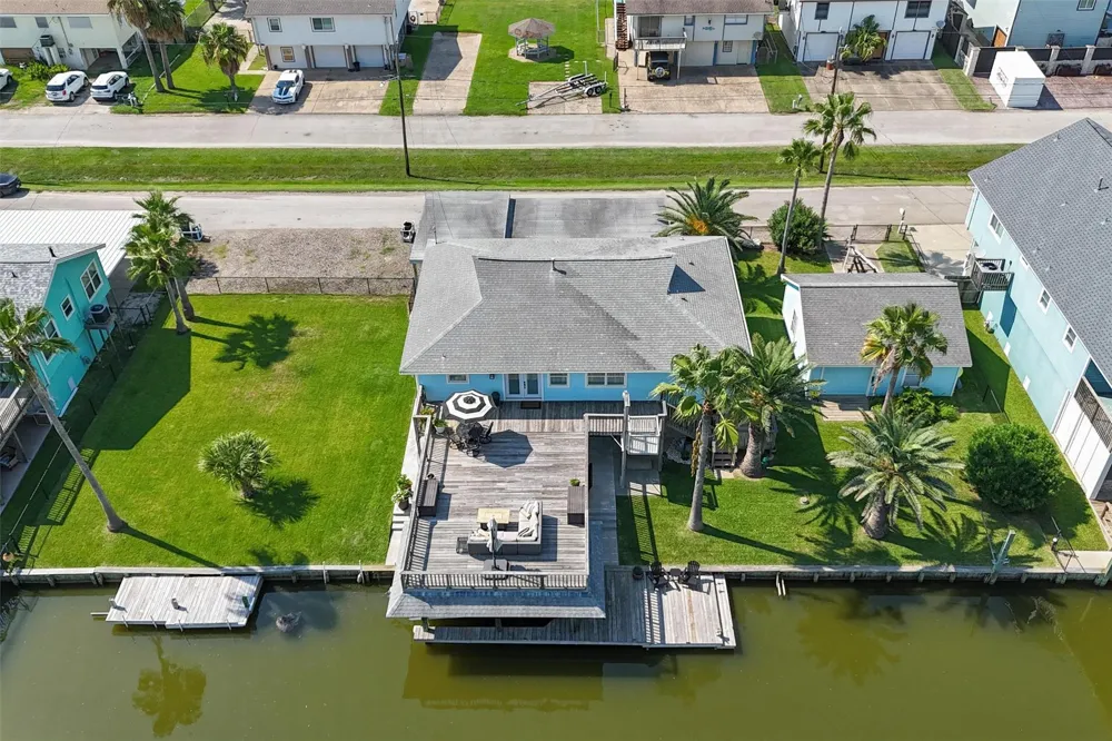 276 Barracuda Street Bayou Vista, TX 77563