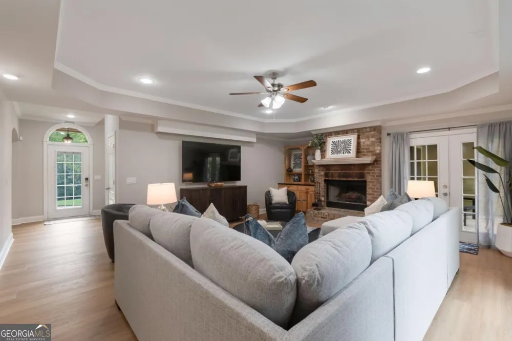 100 Hardwood LN Canton, GA 30115