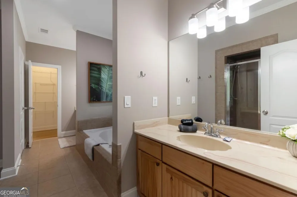 100 Hardwood LN Canton, GA 30115