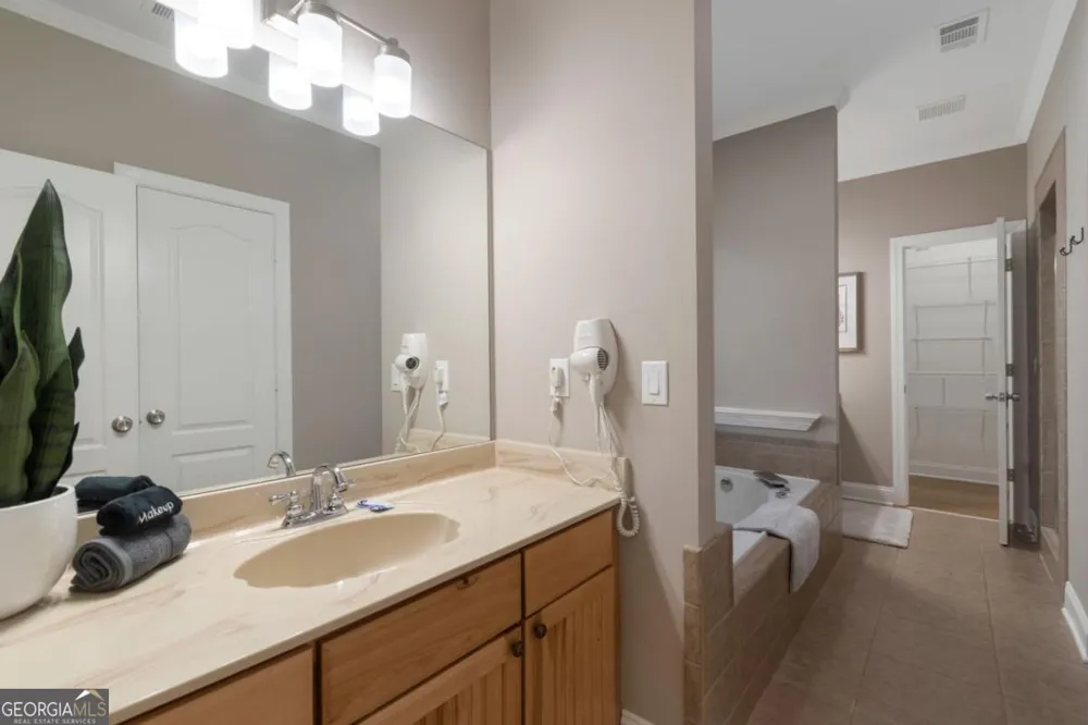100 Hardwood LN Canton, GA 30115