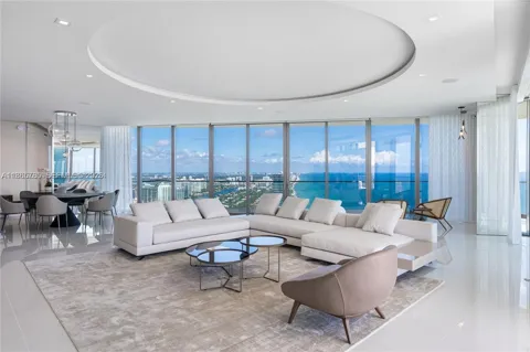 18975 Collins Ave #4600