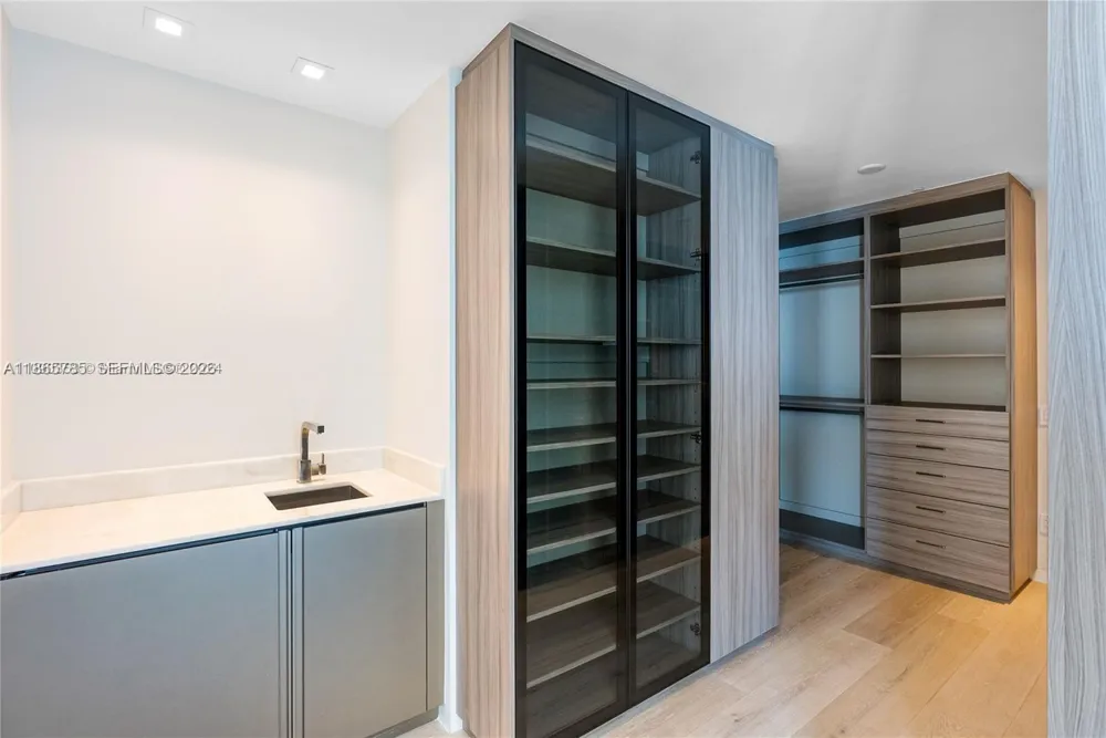 18975 Collins Ave #4600 Sunny Isles Beach, FL 33160