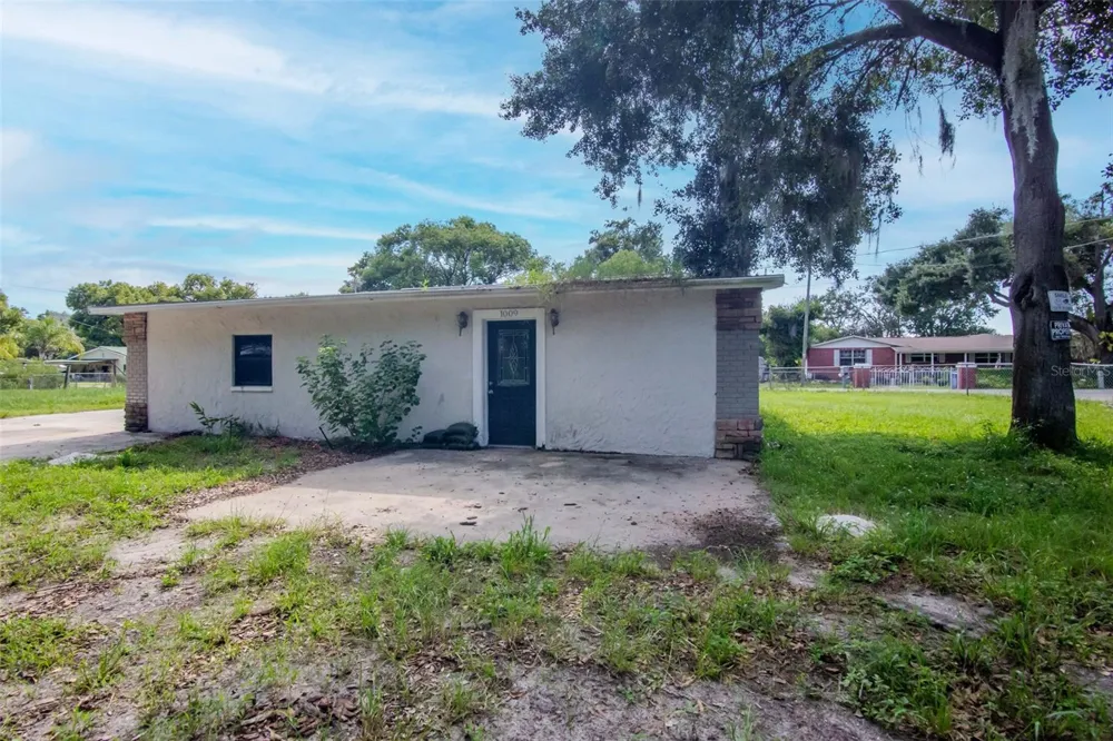 1009 MERCER LOOP Plant City, FL 33567