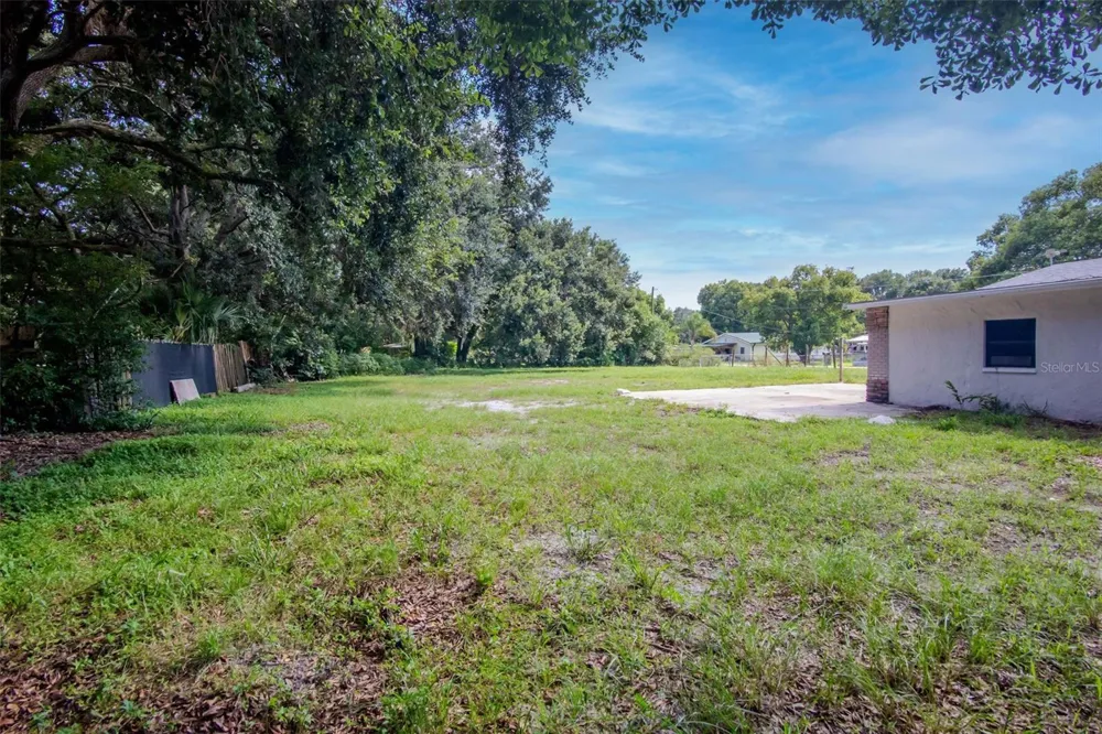 1009 MERCER LOOP Plant City, FL 33567