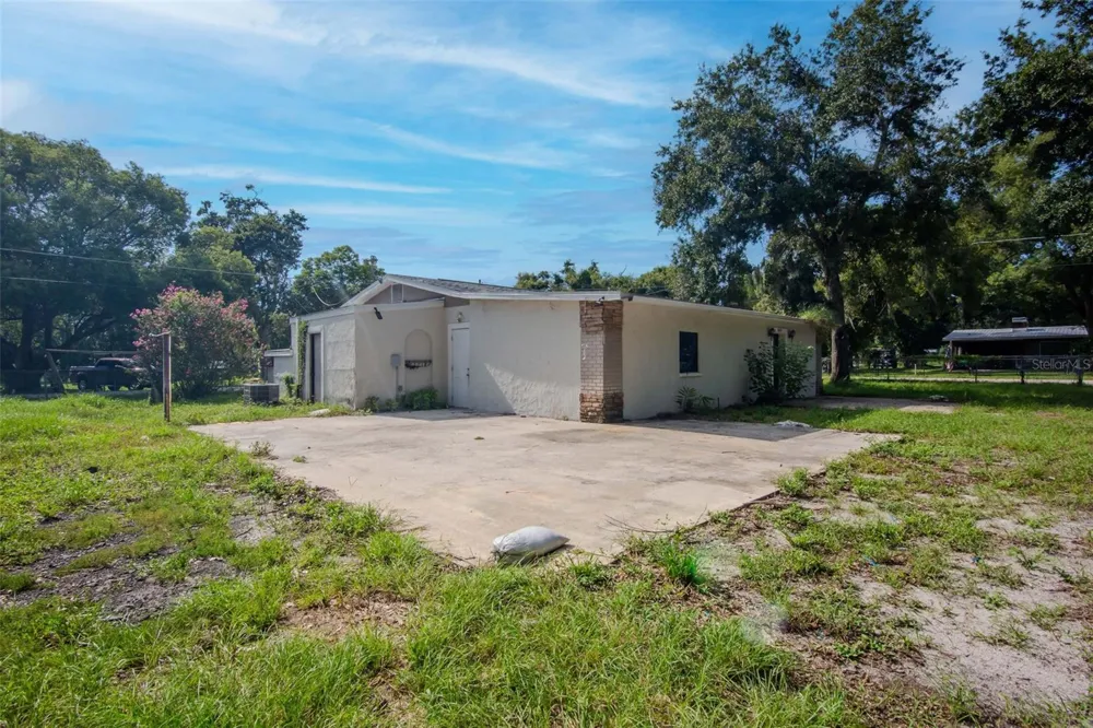 1009 MERCER LOOP Plant City, FL 33567