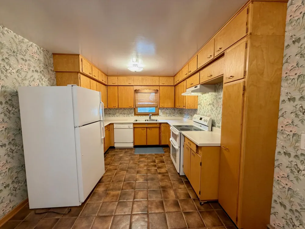 1115 Elmhurst Avenue Luverne, MN 56156