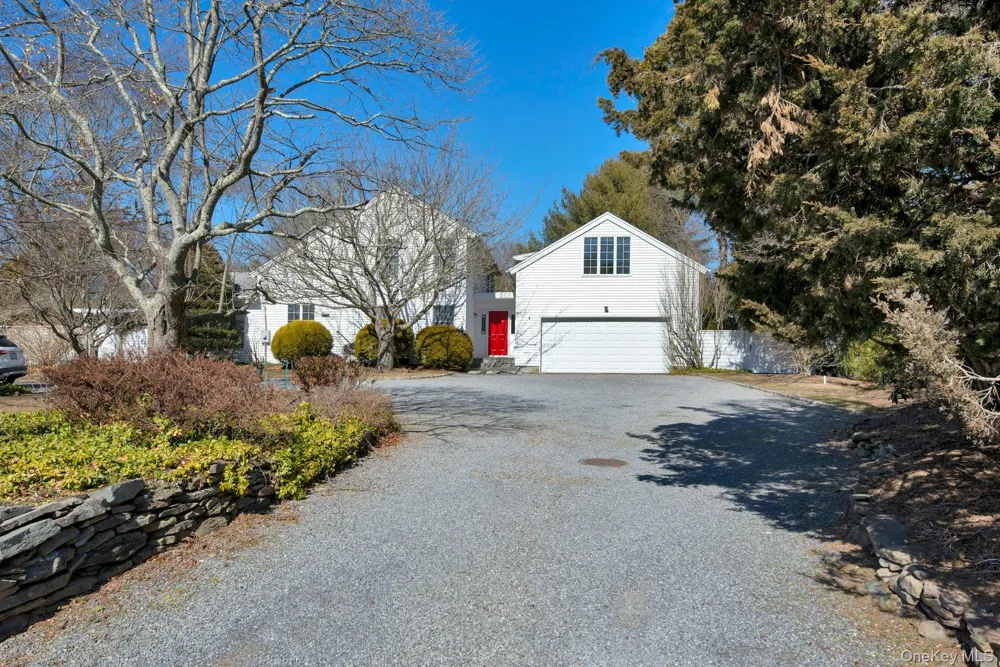 94 S Country Road Remsenburg, NY 11960