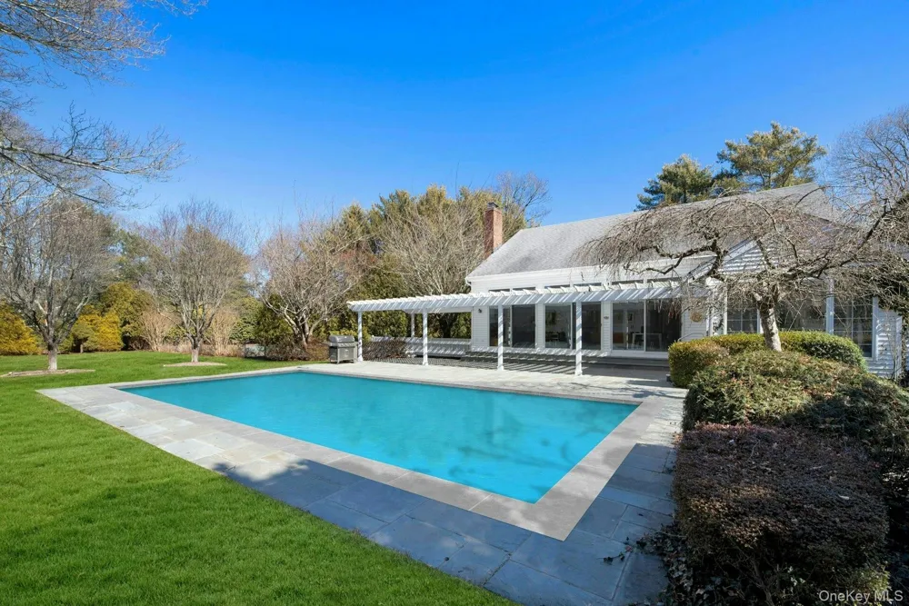 94 S Country Road Remsenburg, NY 11960