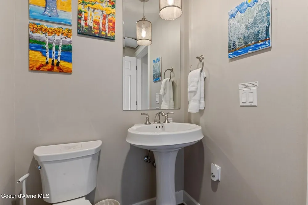 606 Sandpoint Avenue Sandpoint, ID 83864