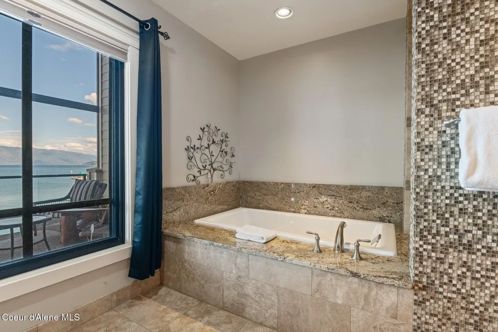 606 Sandpoint Avenue Sandpoint, ID 83864