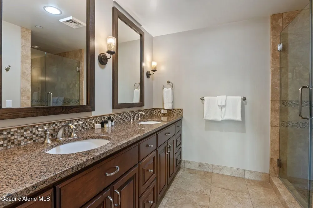 606 Sandpoint Avenue Sandpoint, ID 83864