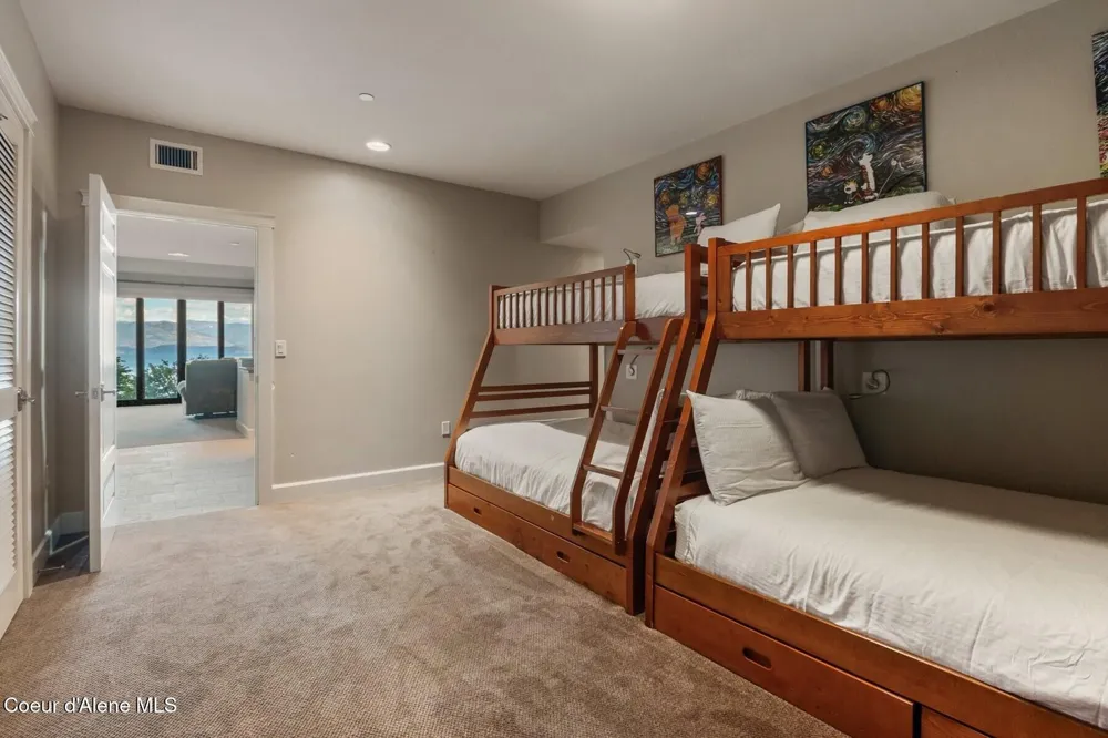 606 Sandpoint Avenue Sandpoint, ID 83864