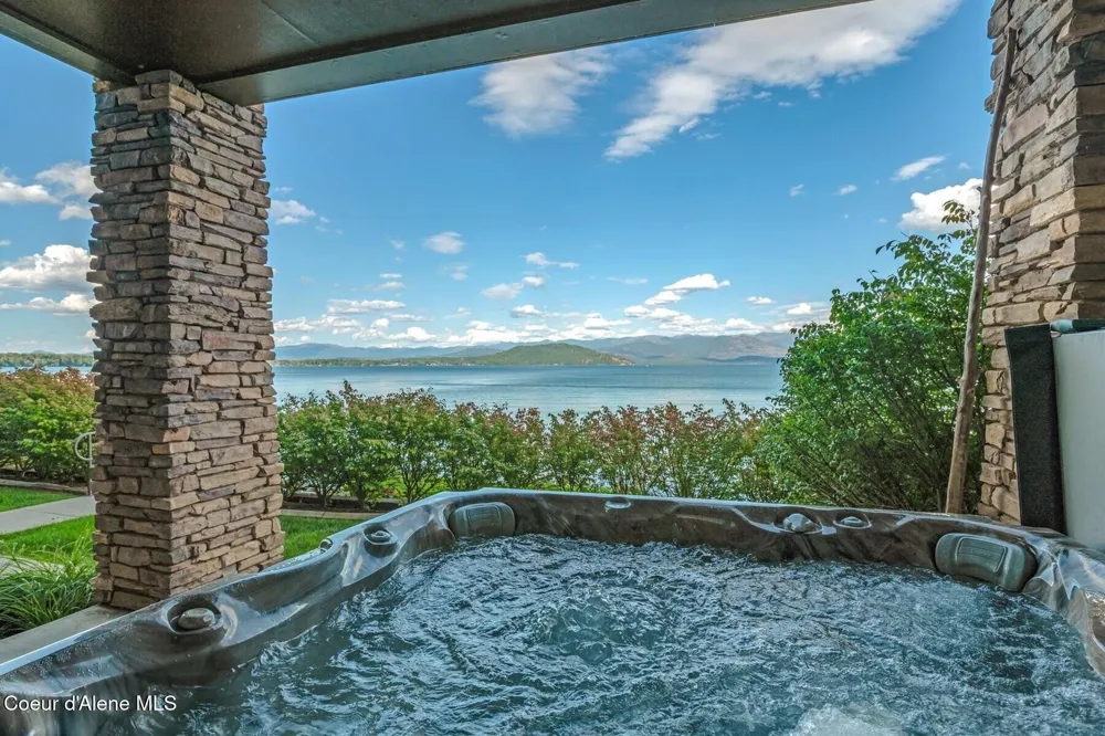 606 Sandpoint Avenue Sandpoint, ID 83864
