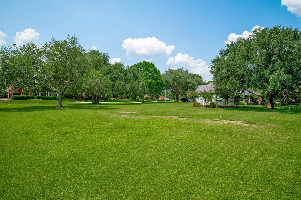 5319 Waterbeck Street Weston Lakes, TX 77441