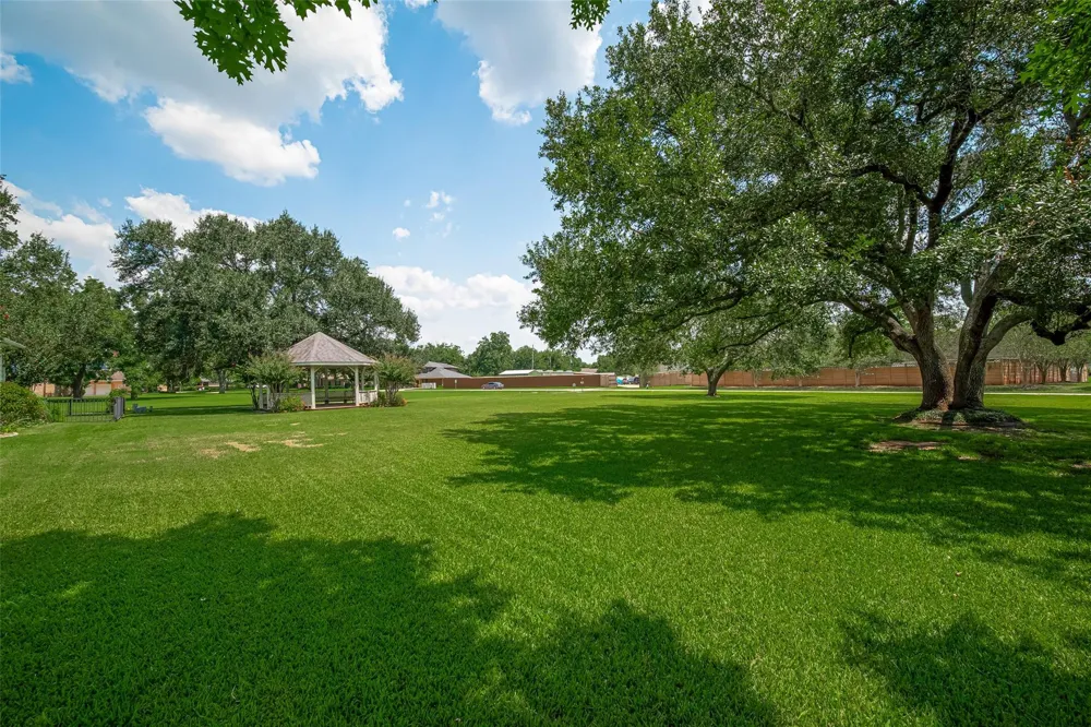 5319 Waterbeck Street Weston Lakes, TX 77441