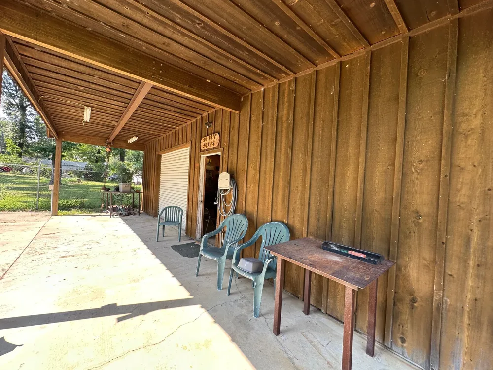 381 County Road 3637 Jefferson, TX 75657