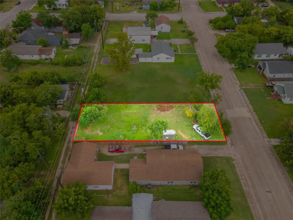 922 W 4th Street Freeport, TX 77541