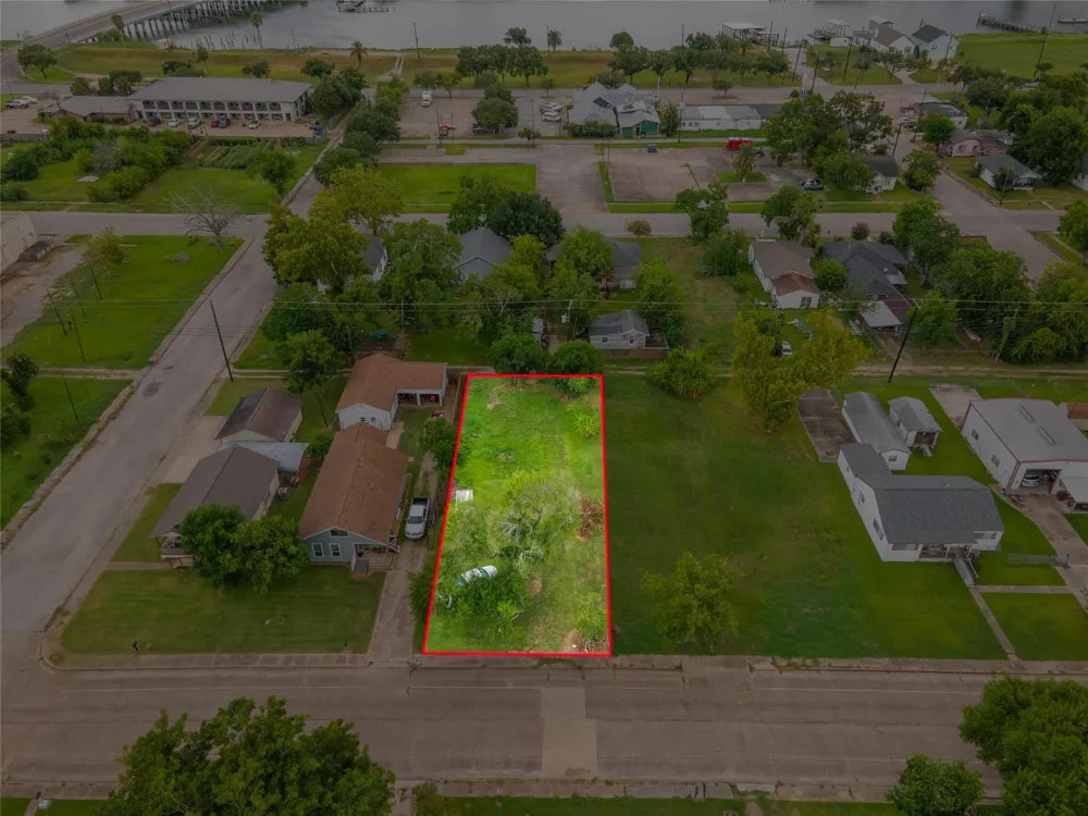 922 W 4th Street Freeport, TX 77541
