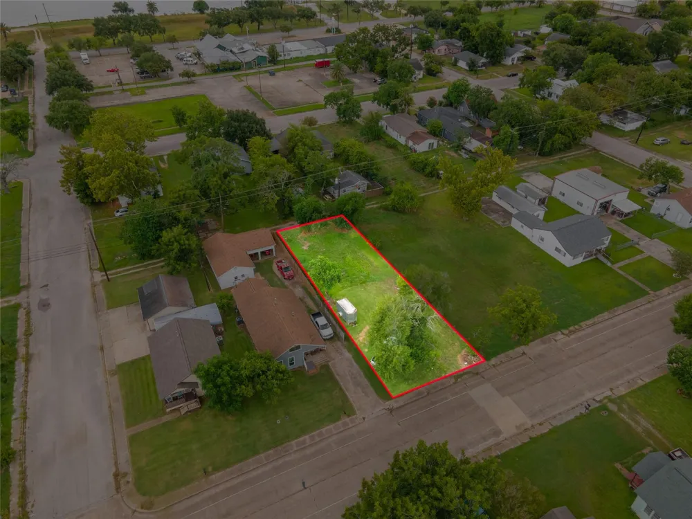 922 W 4th Street Freeport, TX 77541