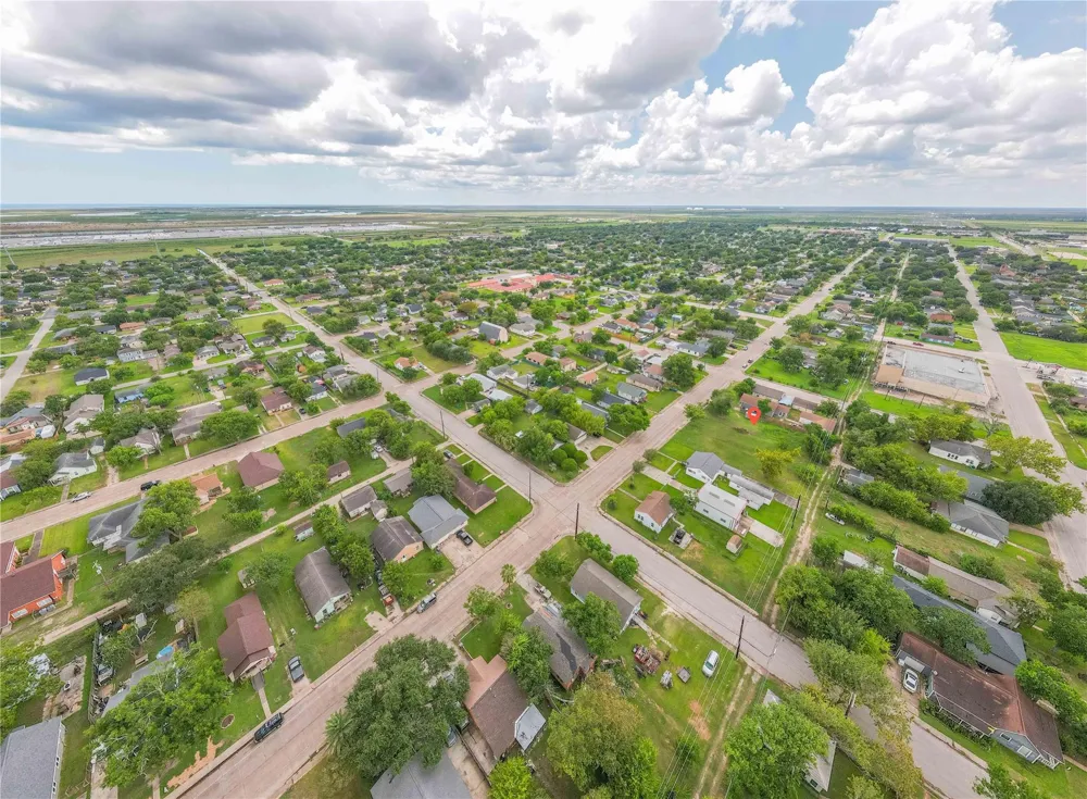 922 W 4th Street Freeport, TX 77541