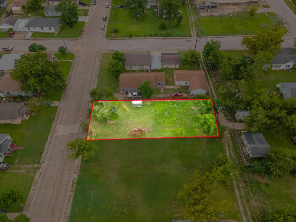 922 W 4th Street Freeport, TX 77541