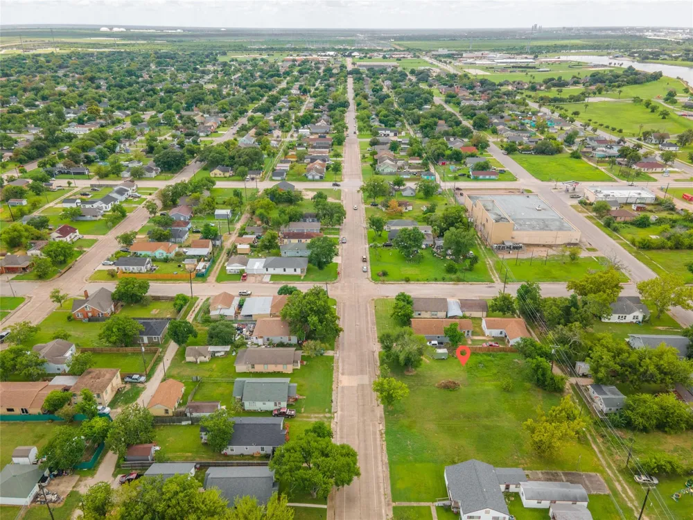 922 W 4th Street Freeport, TX 77541