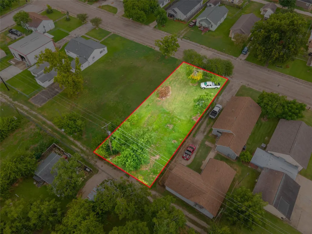 922 W 4th Street Freeport, TX 77541