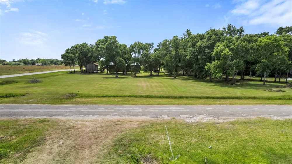 Oak Island Drive Anahuac, TX 77514
