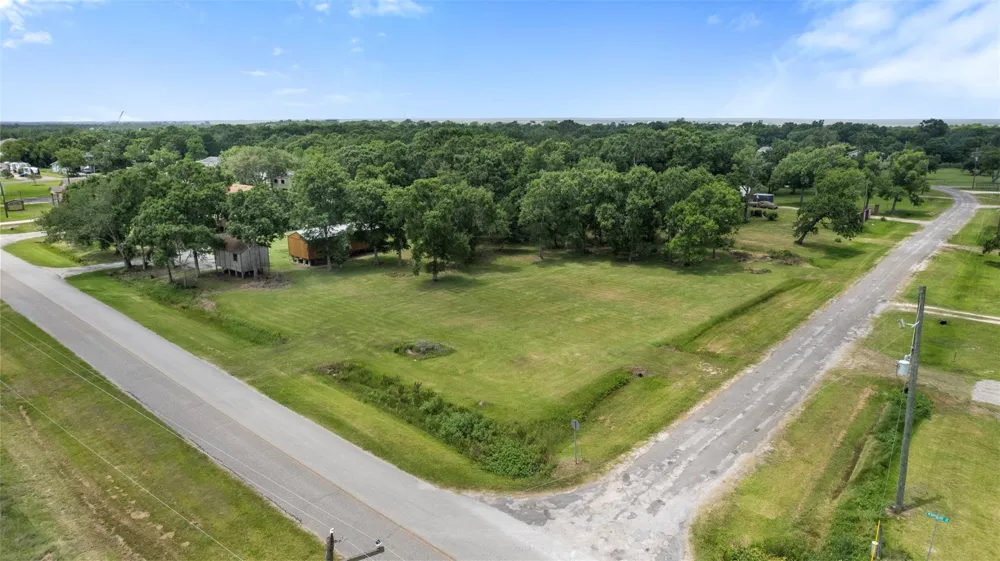 Oak Island Drive Anahuac, TX 77514