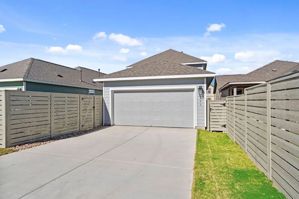191 Weaver Lane Bastrop, TX 78602